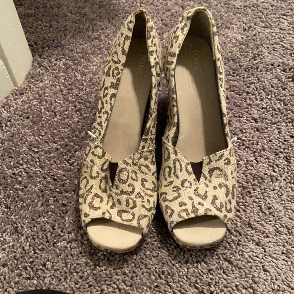 Toms wedges